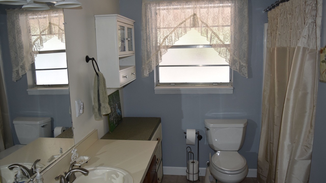 Photo of Bathroom in Dunnellon