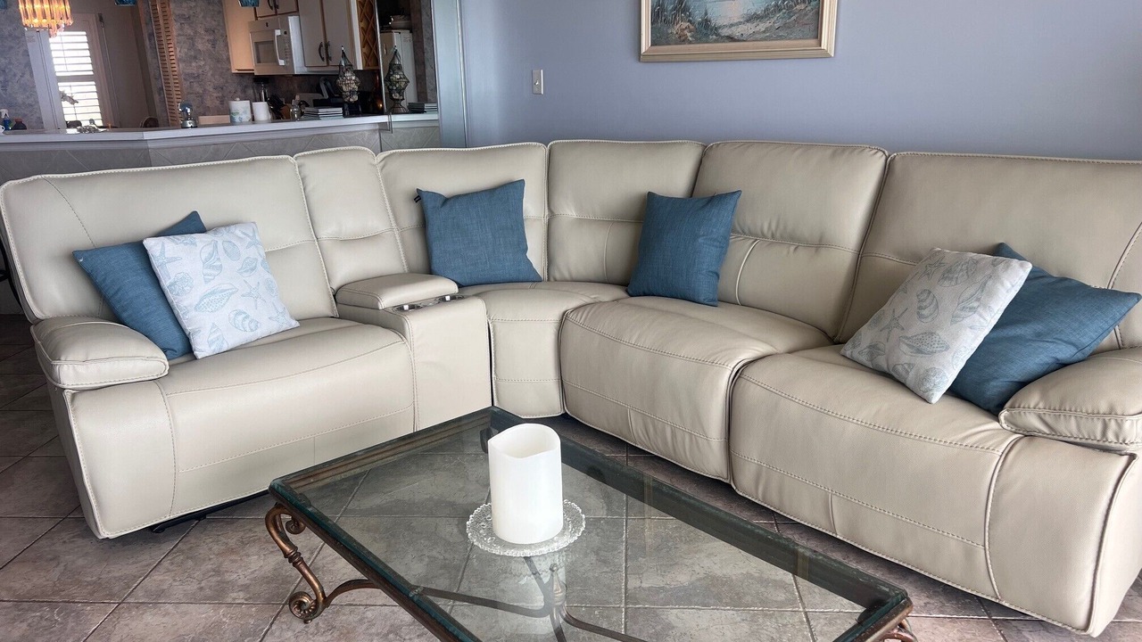 Photo of Livingroom in Seawinds Condo
