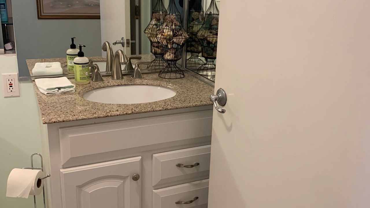Photo of Bathroom in Seawinds Condo