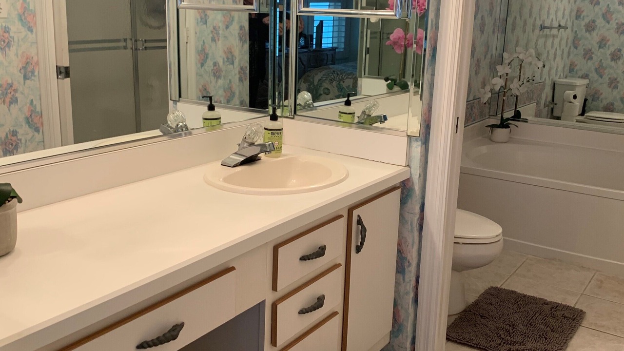 Photo of Bathroom in Seawinds Condo