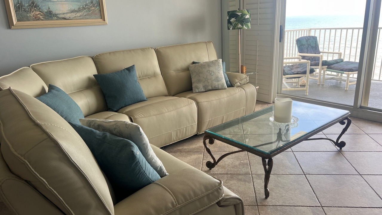 Photo of Livingroom in Seawinds Condo