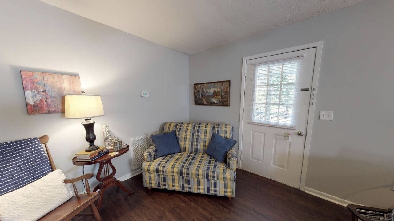 Photo of Livingroom in Madisonville