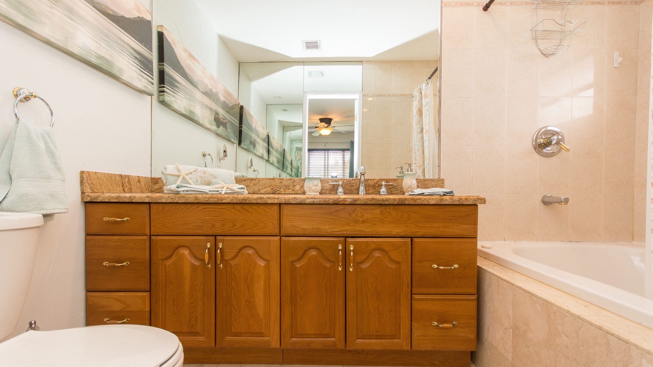 Photo of Bathroom in Garden Isles