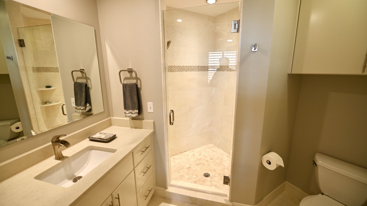 Photo of Bathroom in Vanderbilt Beach