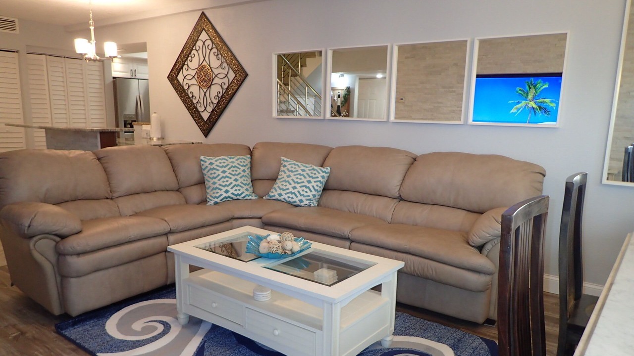 Photo of Livingroom in Redington Shores