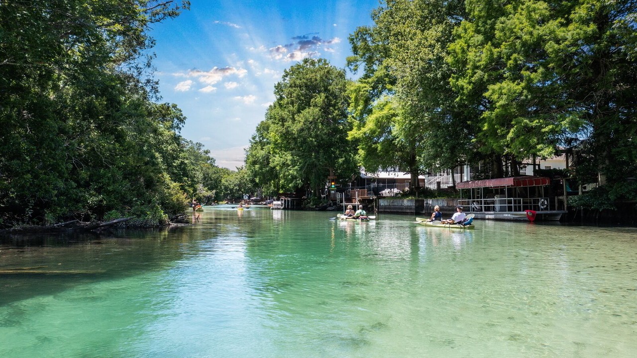Photo of Outdoor in Weeki Wachee Gardens