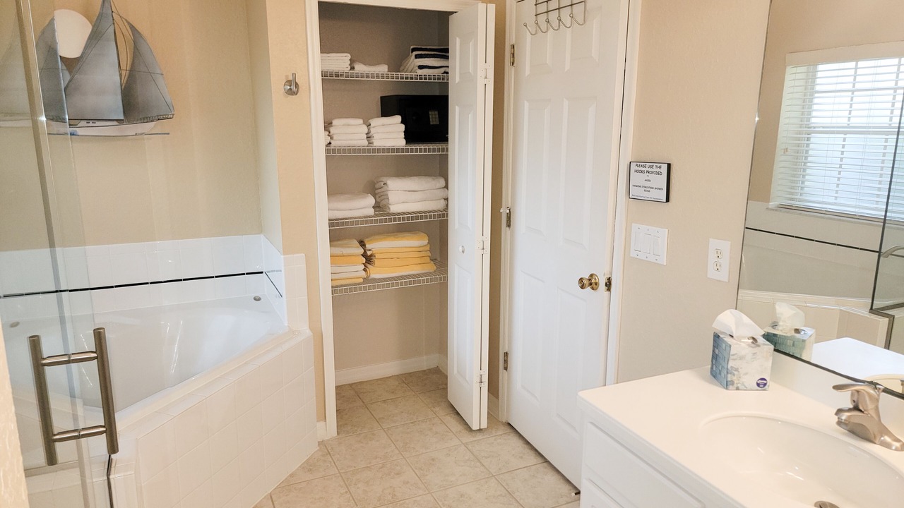 Photo of Bathroom in Bahama Bay