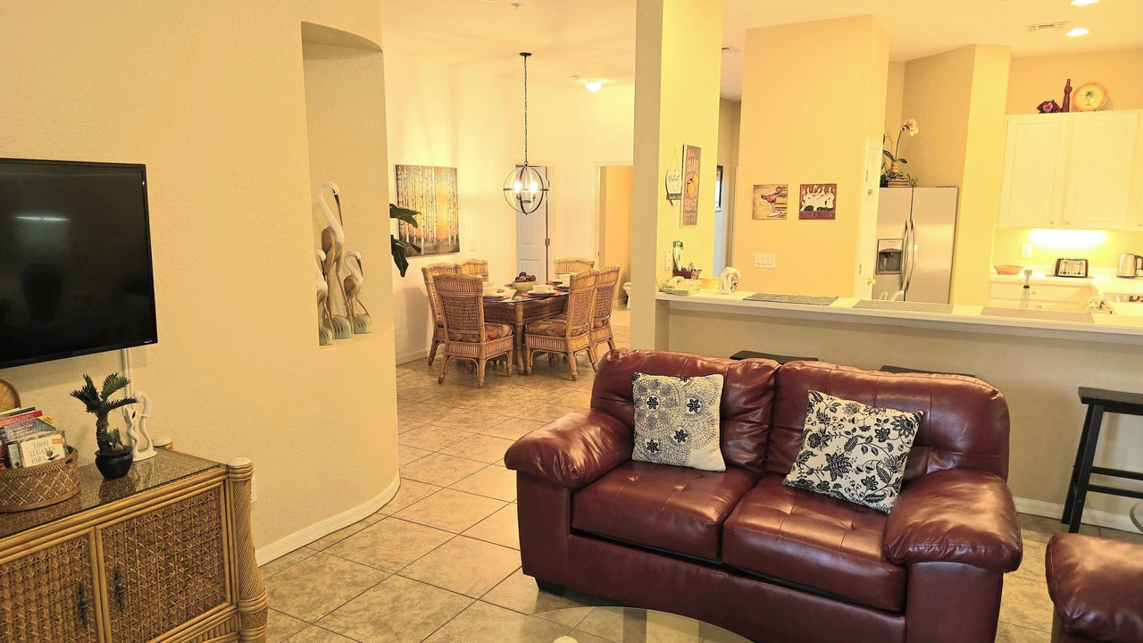 Photo of Livingroom in Bahama Bay