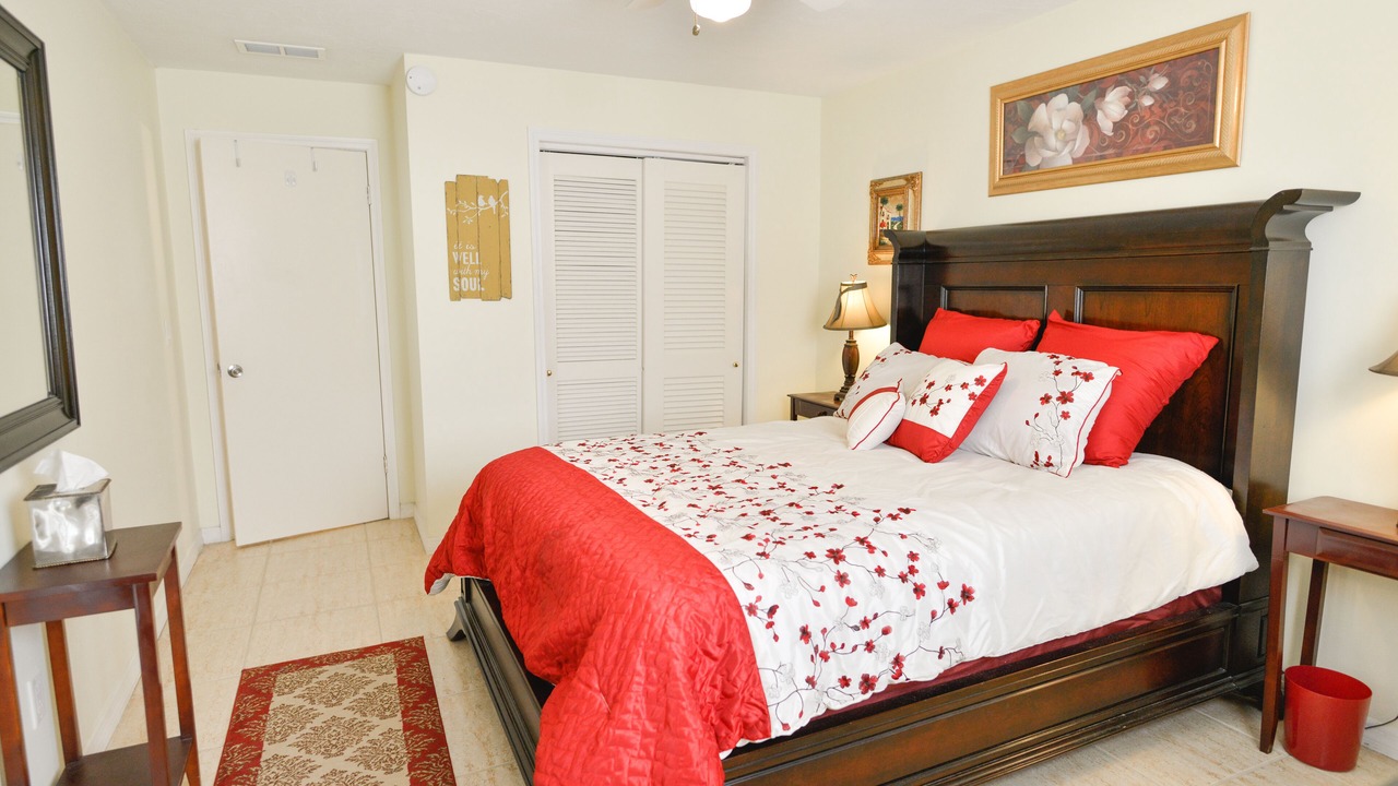 Photo of Bedroom in Naples Park