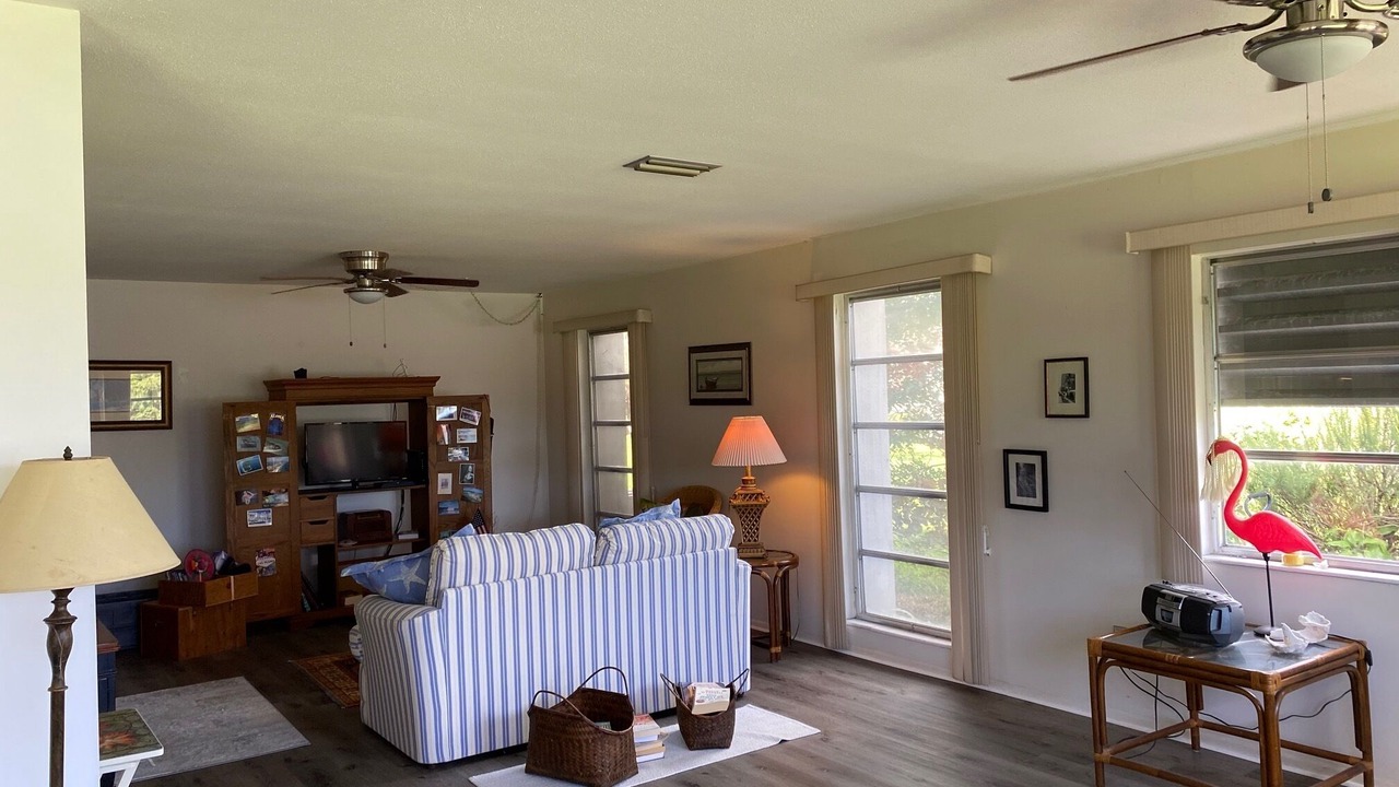 Photo of Livingroom in Lochmoor Waterway Estates