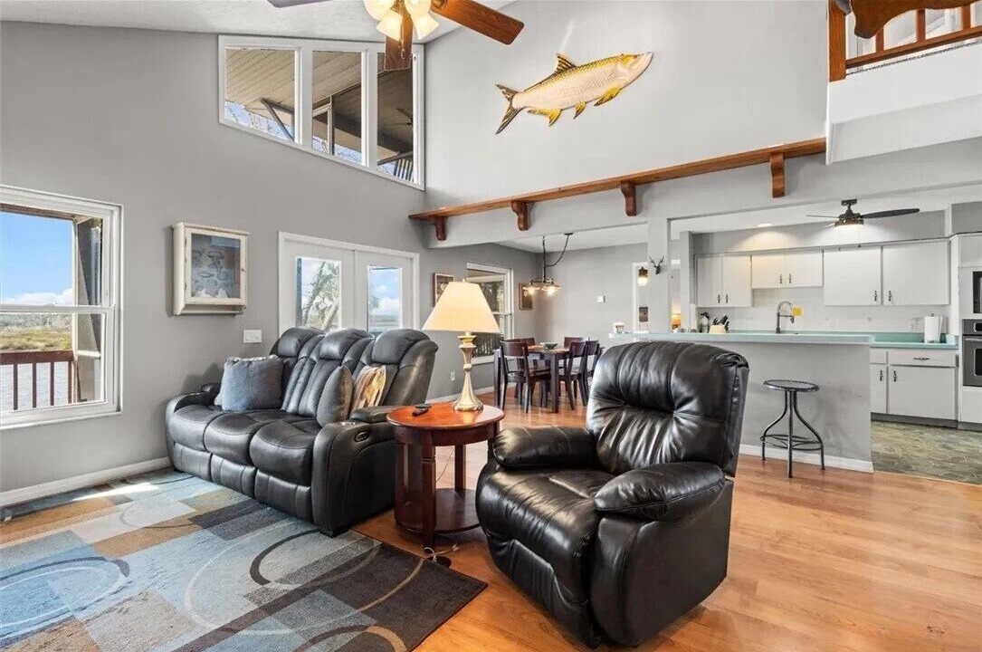 Photo of Livingroom in Old Homosassa