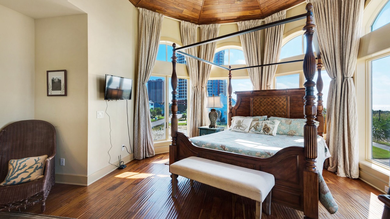 Photo of Bedroom in Pensacola Beach