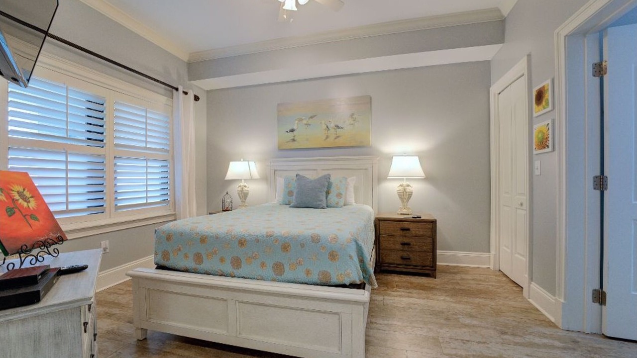 Photo of Bedroom in Crystal Beach