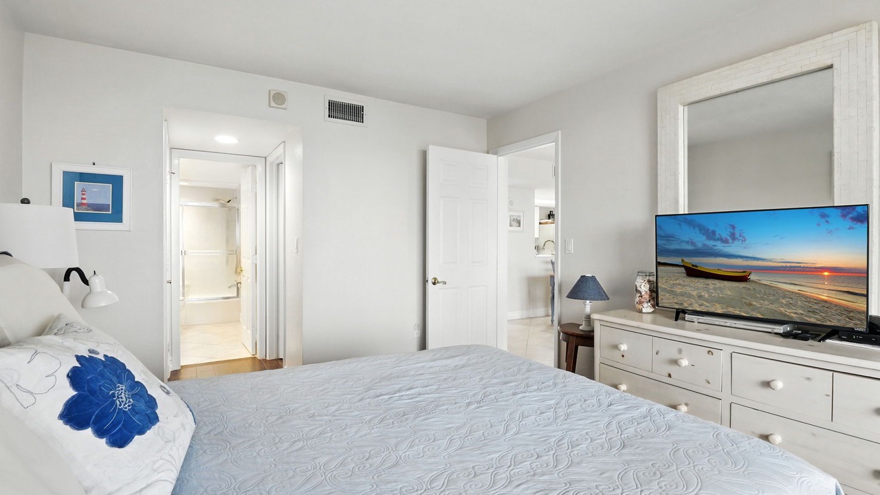 Photo of Bedroom in Vanderbilt Beach