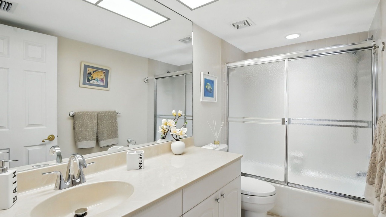 Photo of Bathroom in Vanderbilt Beach