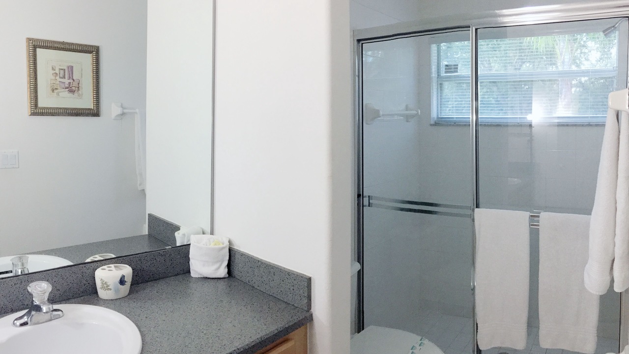 Photo of Bathroom in Orange Tree
