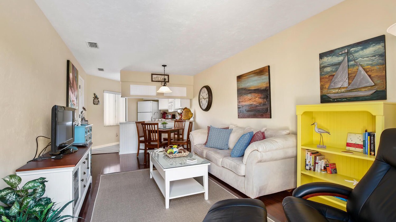 Photo of Livingroom in Mid Island