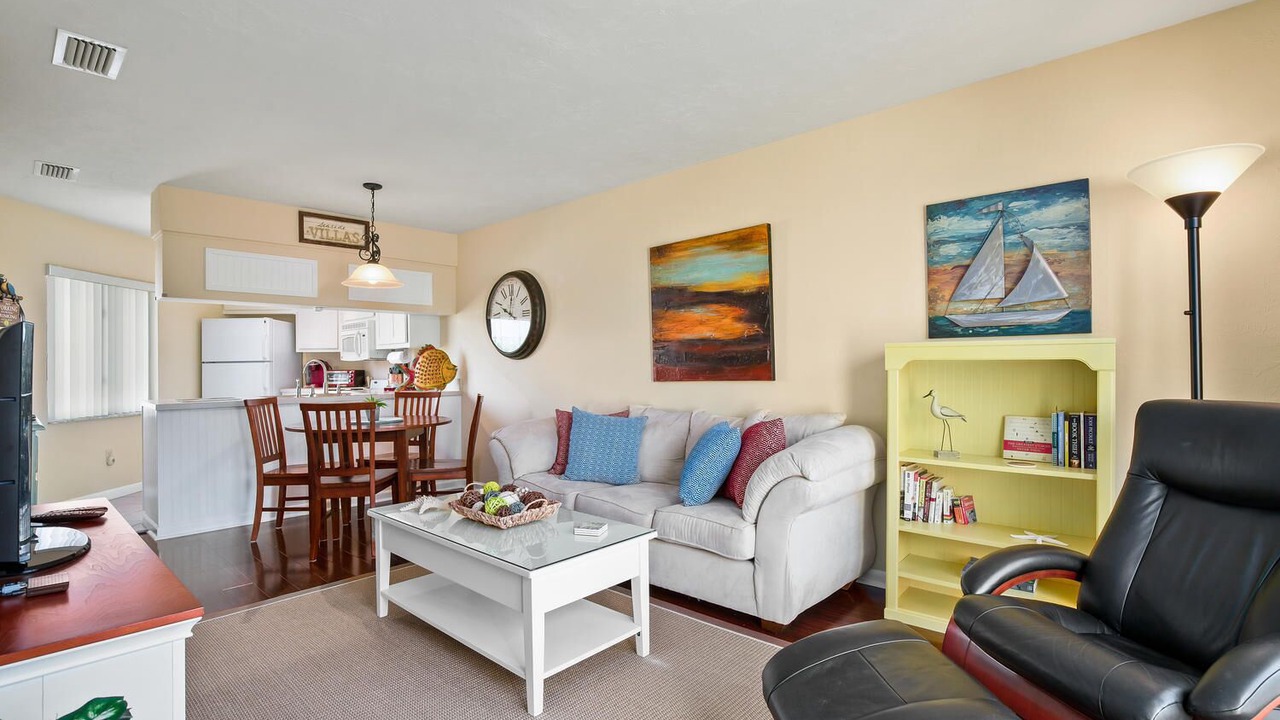 Photo of Livingroom in Mid Island