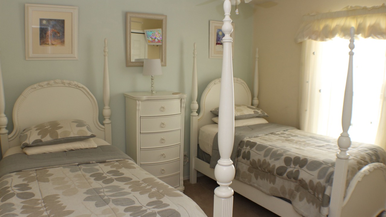 Photo of Bedroom in Windward Cay