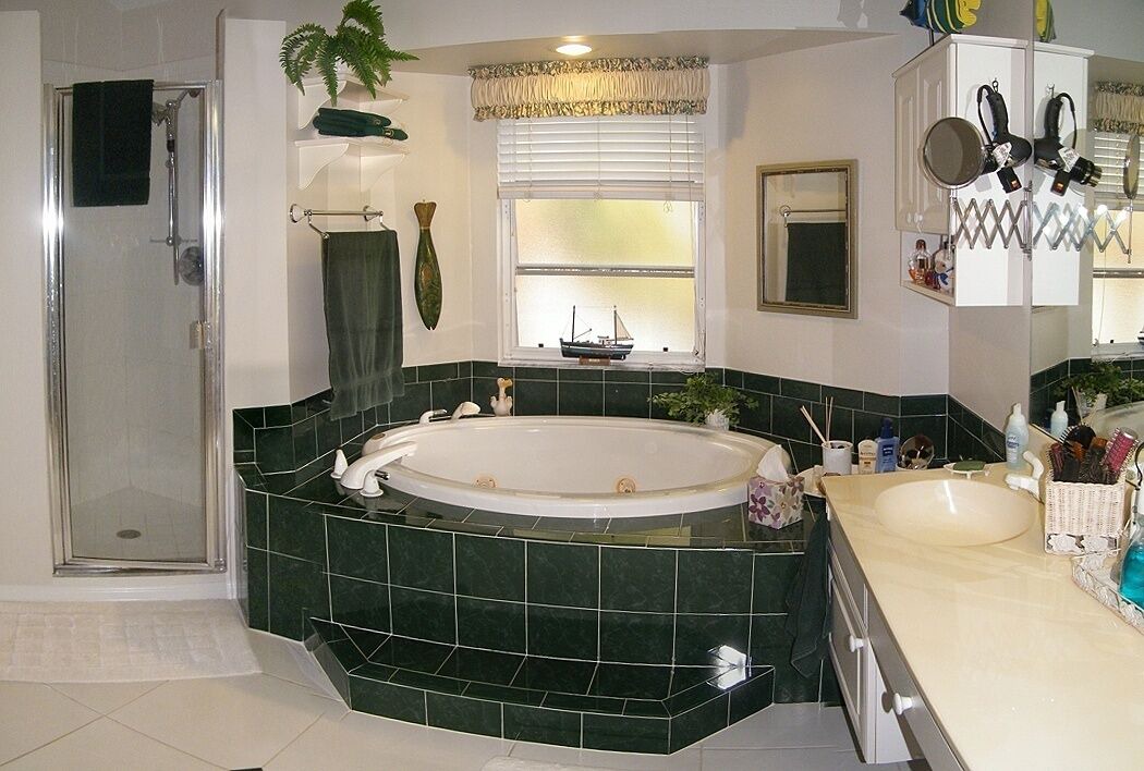 Photo of Bathroom in Isles of Capri