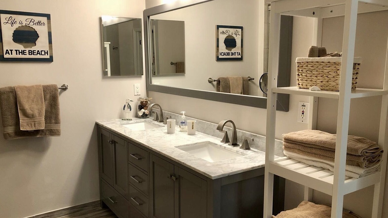 Photo of Bathroom in Beachwalk Isles