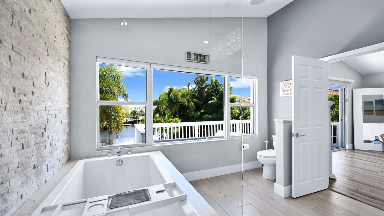 Photo of Bathroom in Tropic Isle