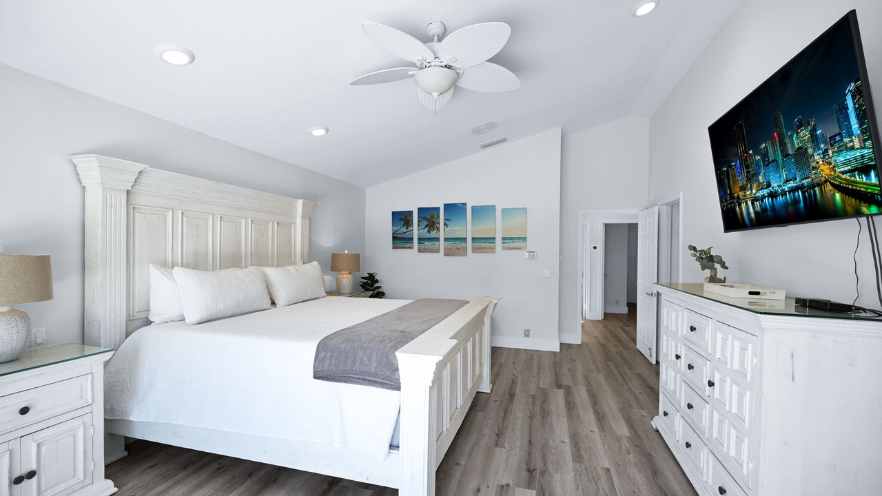 Photo of Bedroom in Tropic Isle