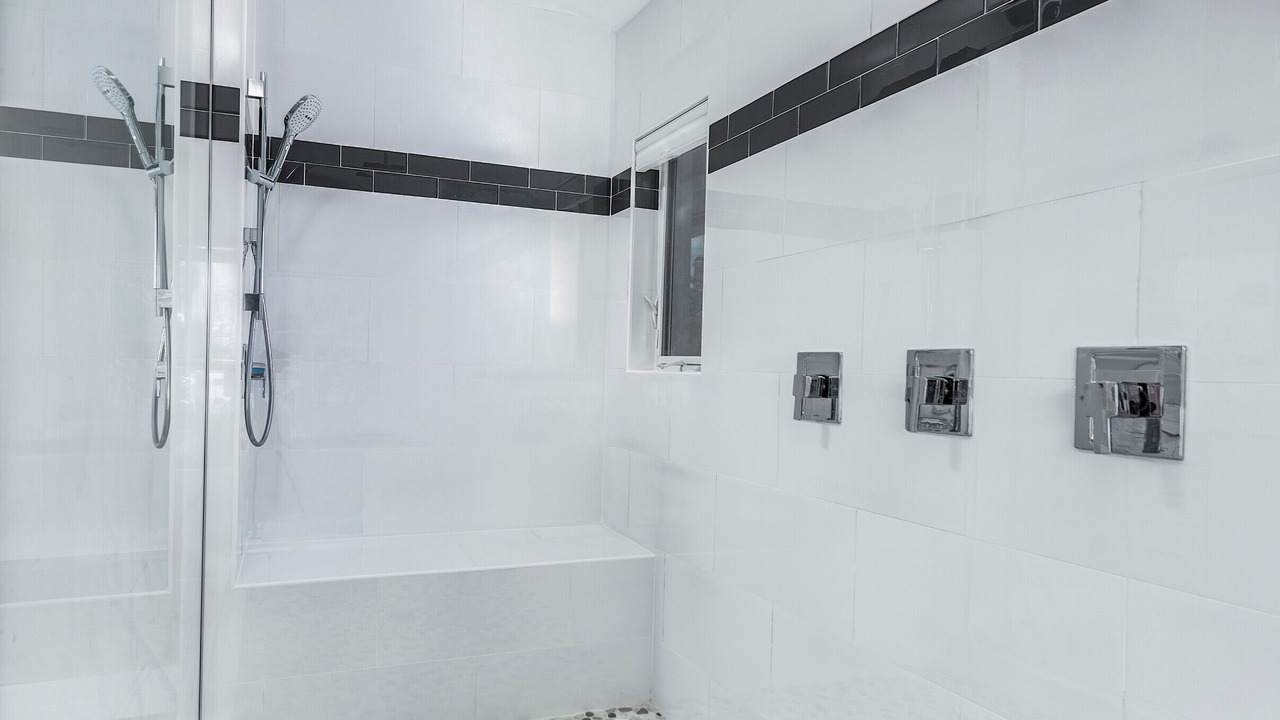 Photo of Bathroom in Tropic Isle
