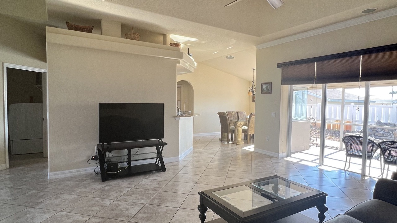 Photo of Livingroom in Warm Mineral Springs