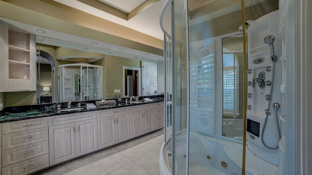 Photo of Bathroom in Isles of Capri