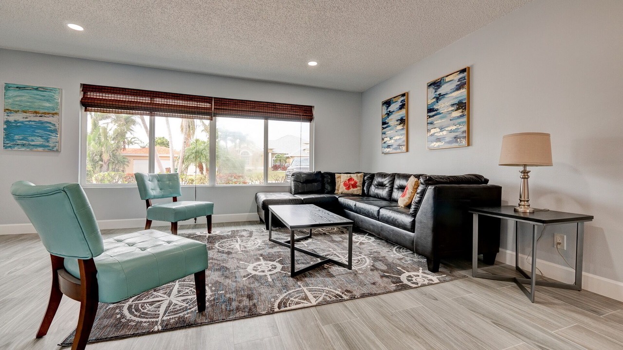 Photo of Livingroom in Yacht Club
