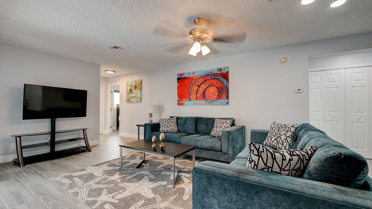 Photo of Livingroom in Yacht Club