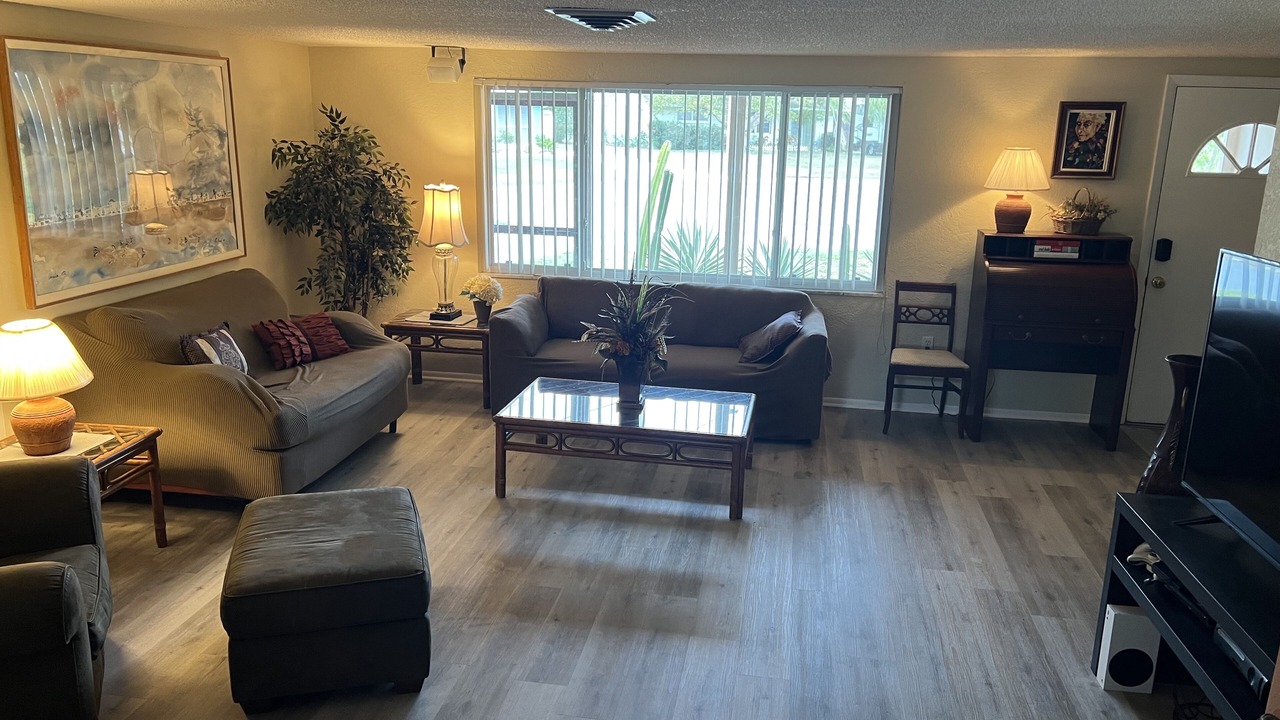Photo of Livingroom in Lakewood Villas