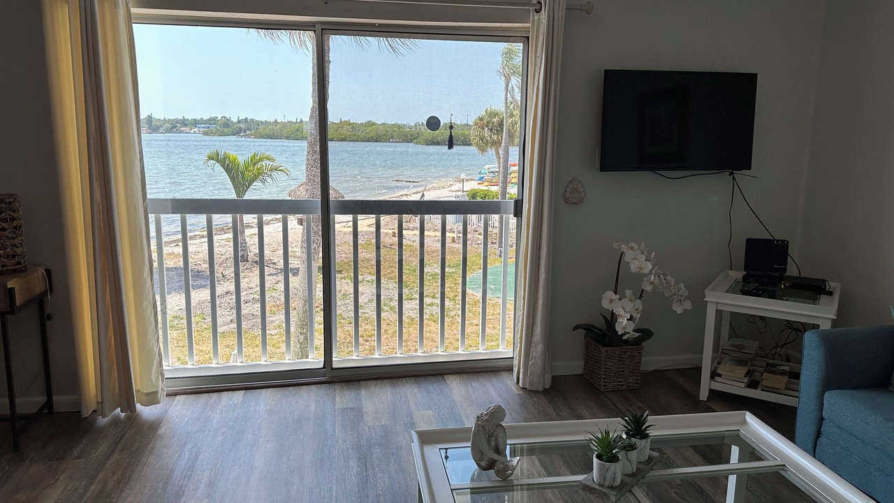 Photo of Livingroom in Bayview