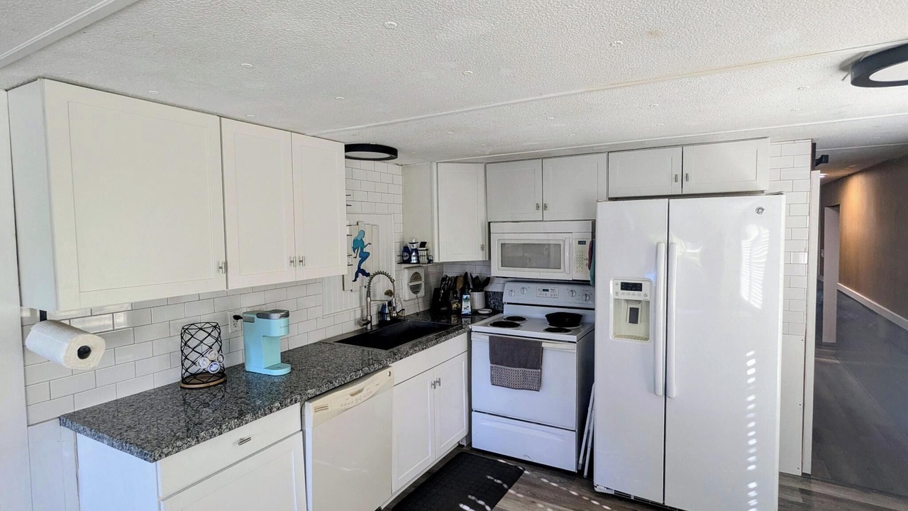 Photo of Kitchen in Weeki Wachee Gardens