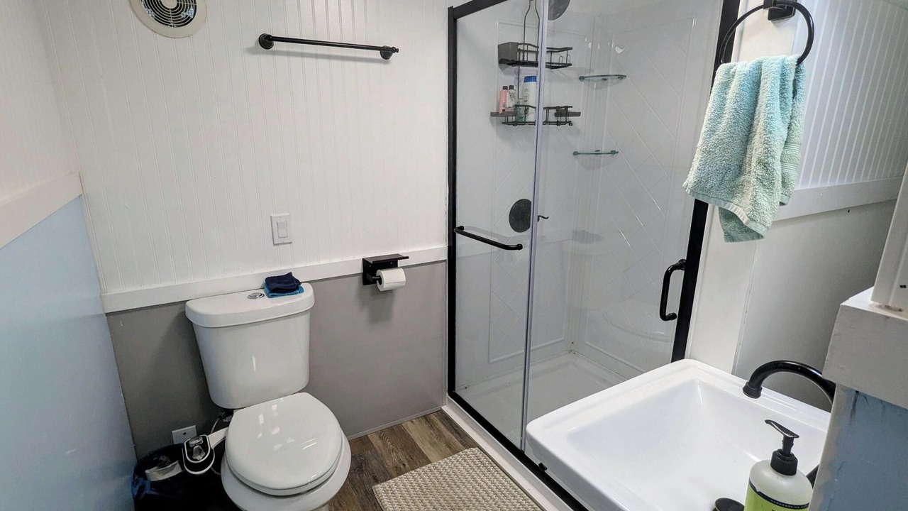 Photo of Bathroom in Weeki Wachee Gardens
