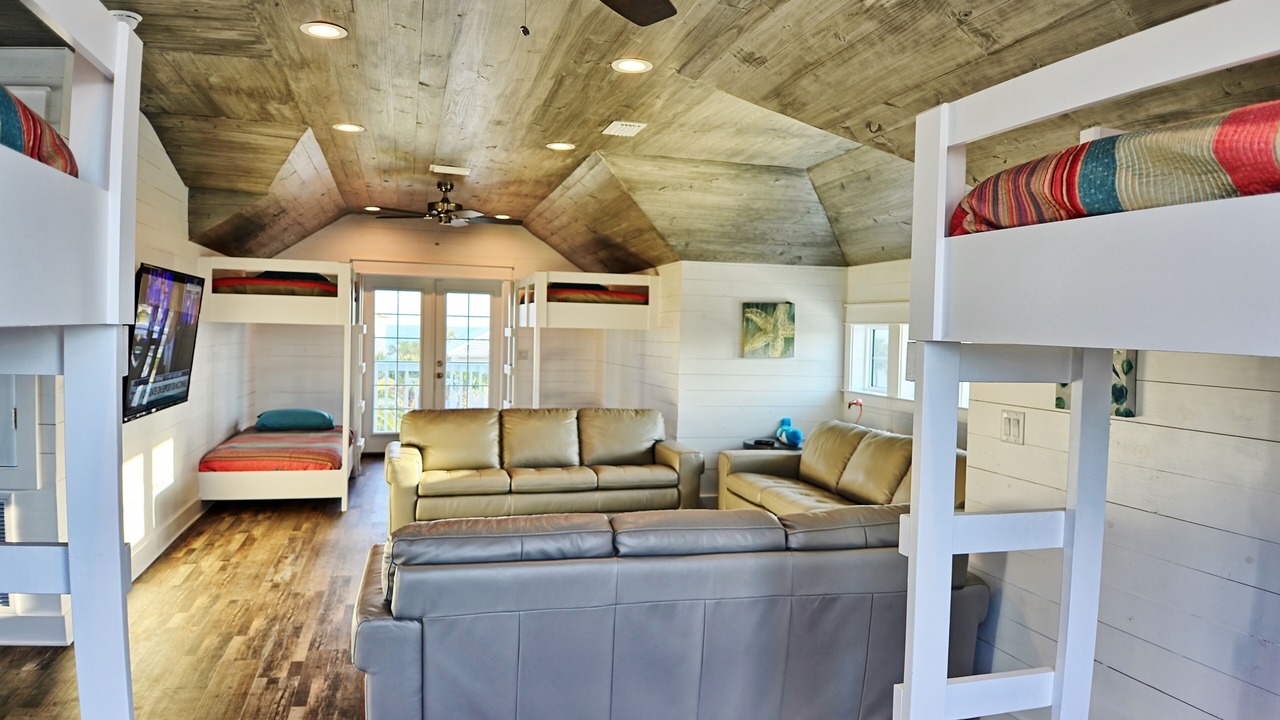 Photo of Bedroom in Crystal Shores