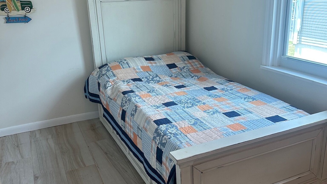 Photo of Bedroom in Mid Island