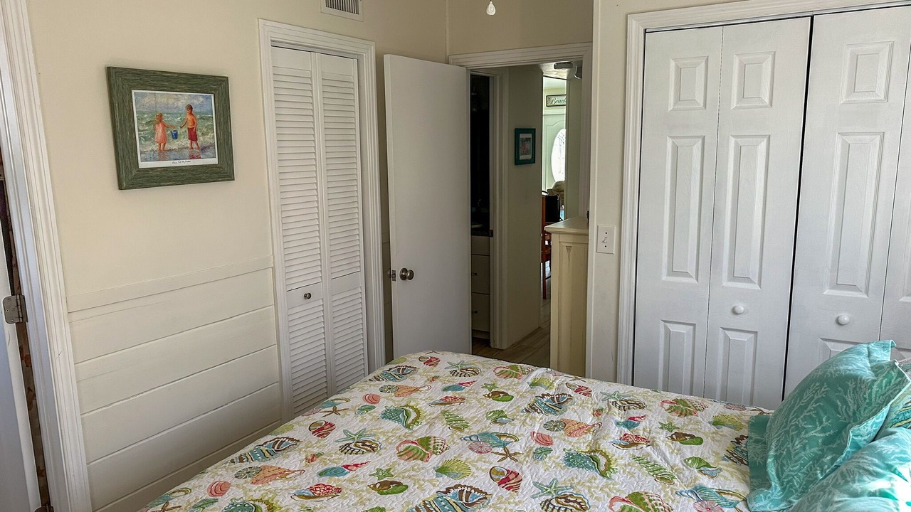 Photo of Bedroom in Mid Island