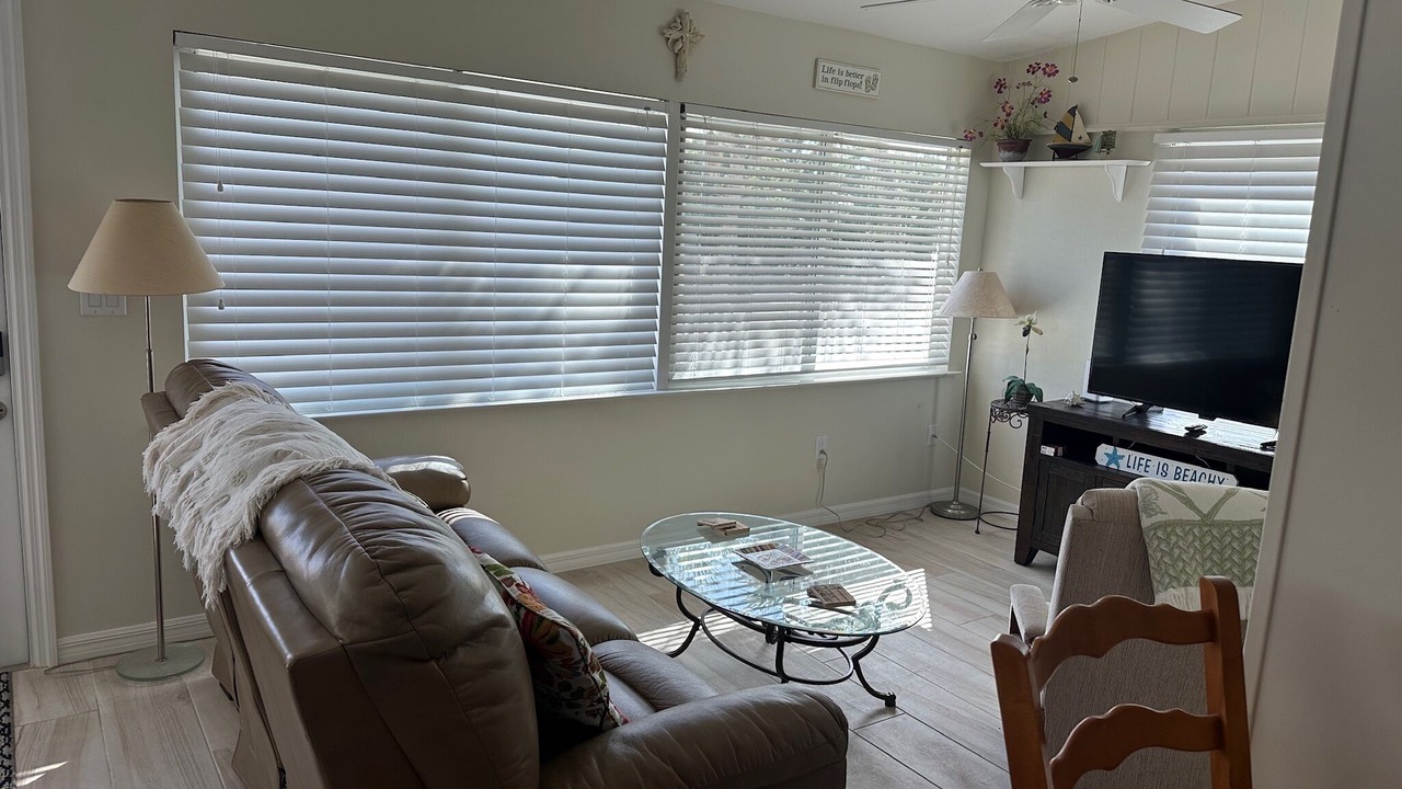 Photo of Livingroom in Mid Island