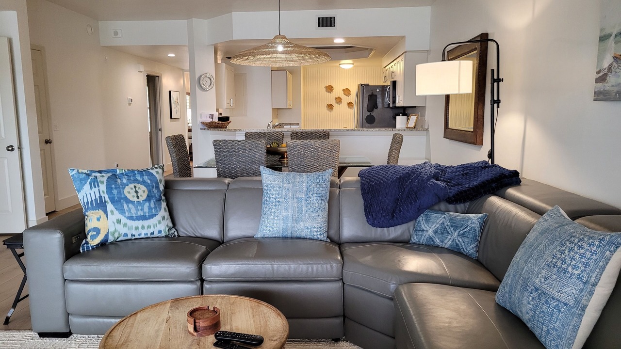 Photo of Livingroom in Vanderbilt Beach