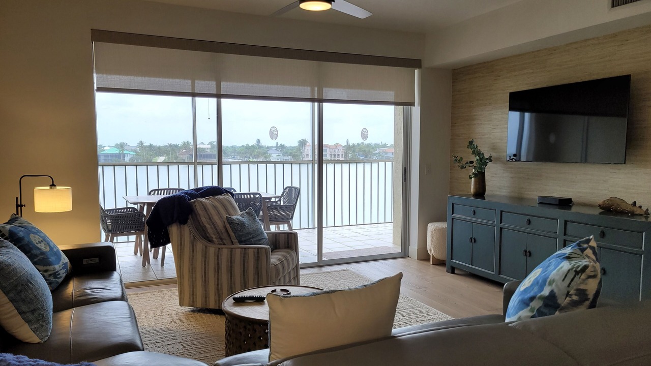 Photo of Livingroom in Vanderbilt Beach