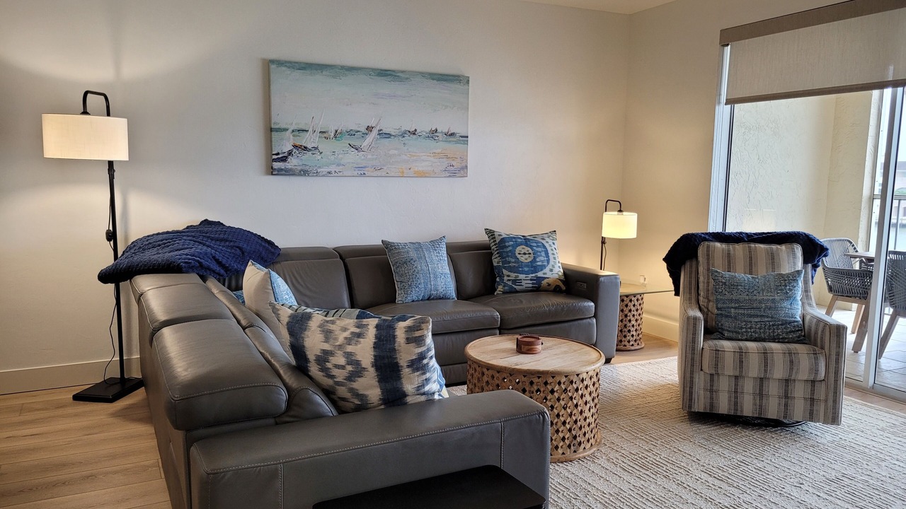 Photo of Livingroom in Vanderbilt Beach