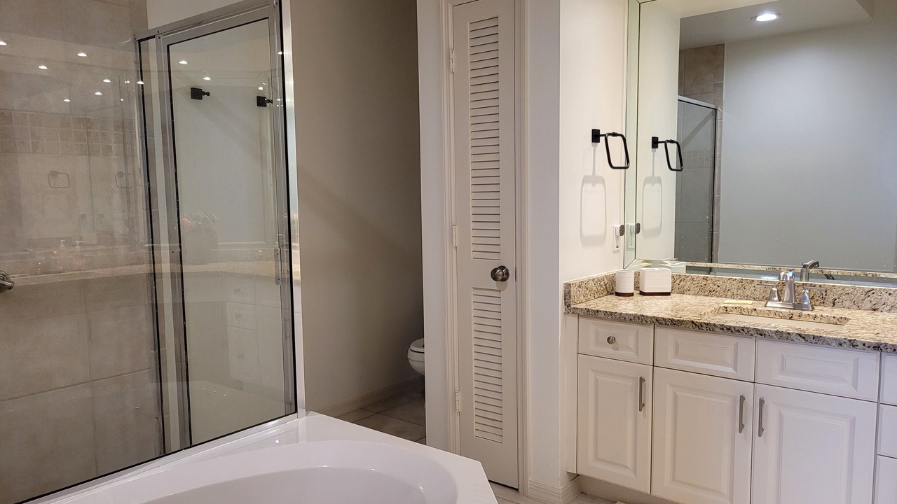 Photo of Bathroom in Vanderbilt Beach