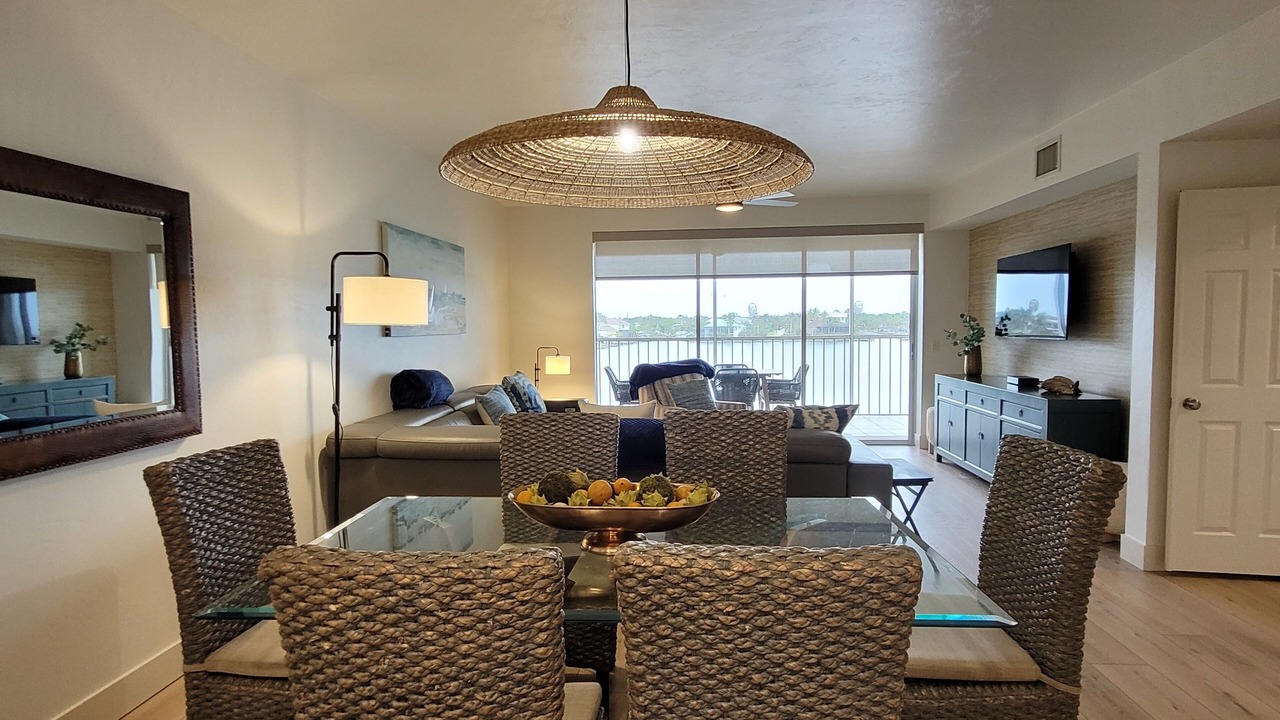 Photo of Livingroom in Vanderbilt Beach