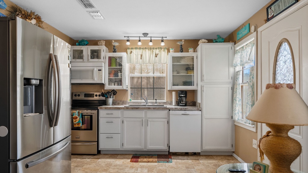 Photo of Kitchen in Weeki Wachee Gardens