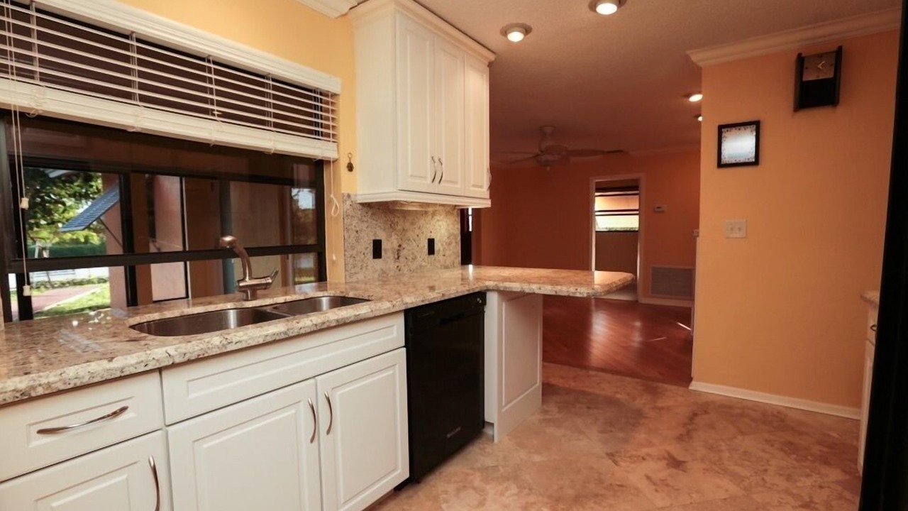 Photo of Kitchen in Tropic Palms