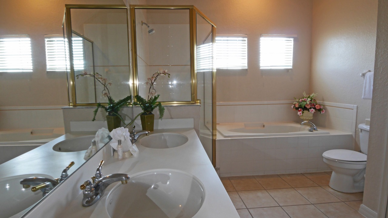 Photo of Bathroom in Bahama Bay