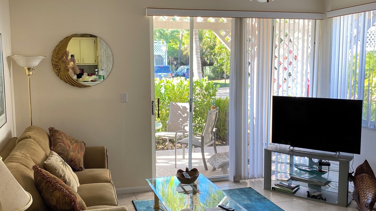 Photo of Livingroom in Jupiter Bay