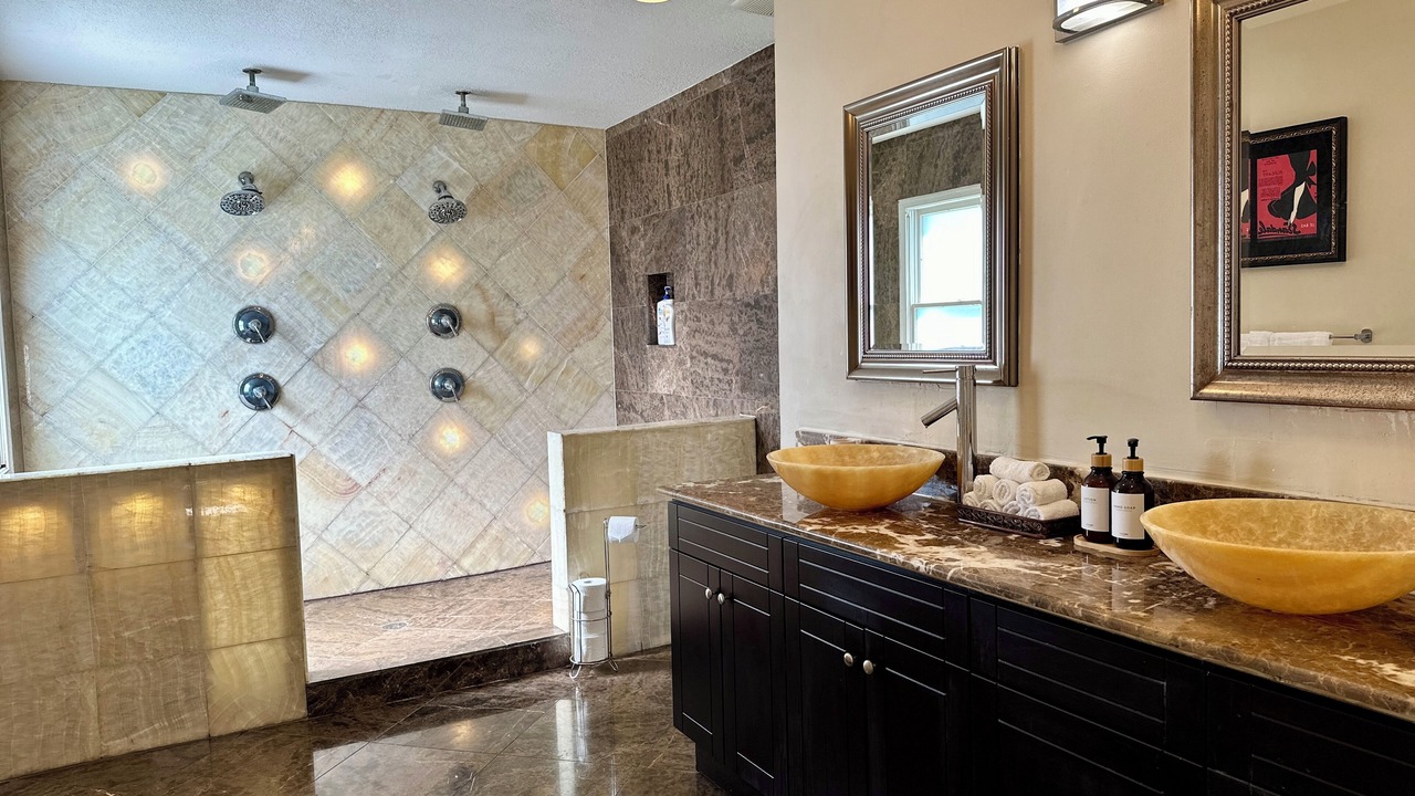 Photo of Bathroom in Highland Garden
